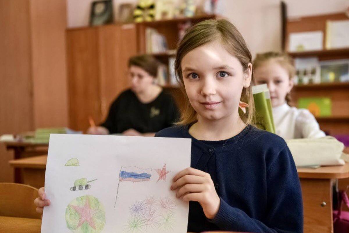 Юные балашихинцы написали письма военным, задействованным в спецоперации на  Украине