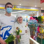 Оренбурженки принимают поздравления с 8 Марта от «Единой России»
