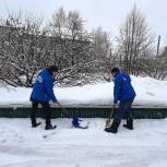 В Стерлибашевском районе партийцы приняли участие в снежном субботнике