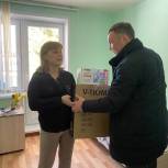Николай Николаев передал телевизоры двум семьям беженцев с Донбасса