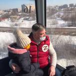 Переселенцы из Донбасса прокатились на канатной дороге и посетили Нижегородский кремль