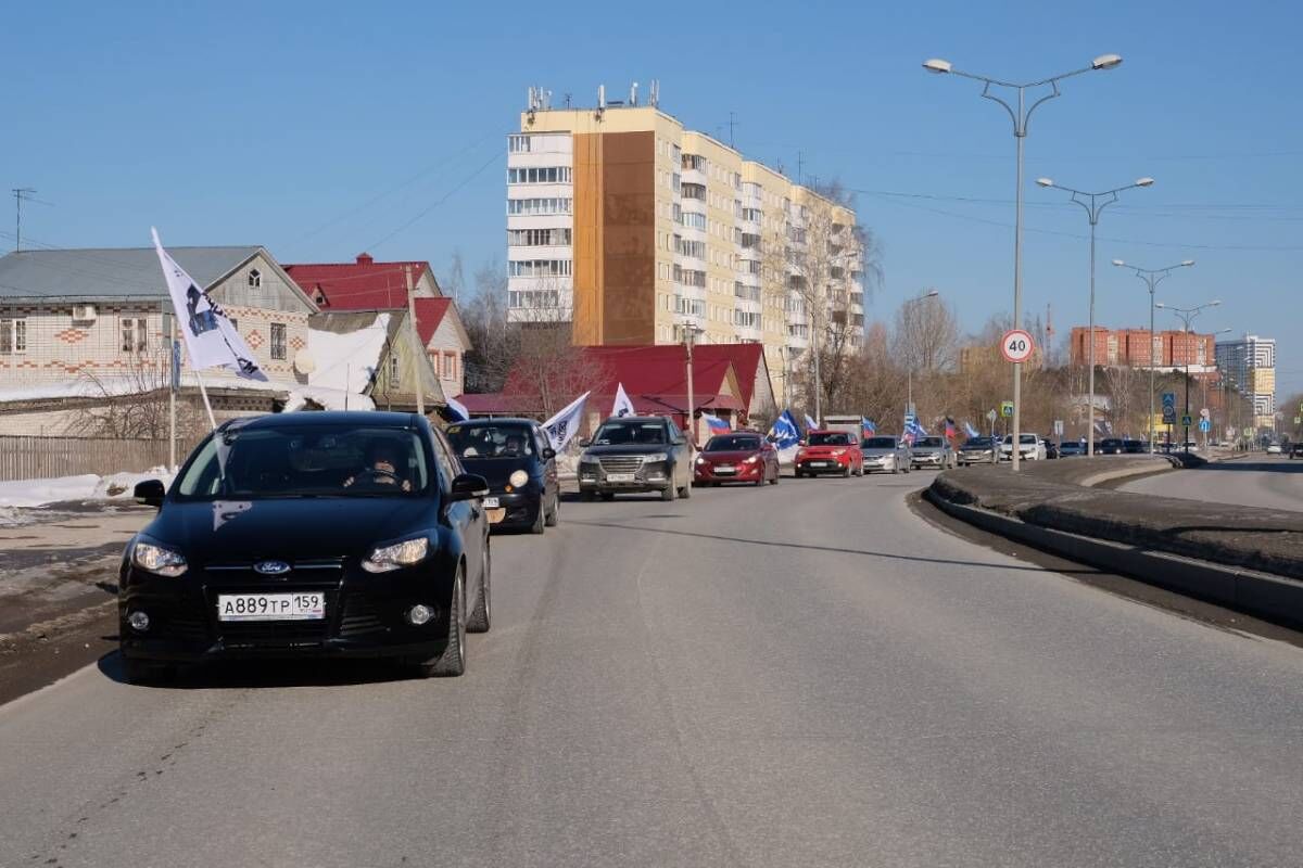 В Кировском районе Перми прошёл автопробег в поддержку ДНР, ЛНР и курса  президента России