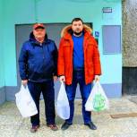 Муниципальные депутаты передали гуманитарную помощь семье из Донбасса, временно пребывающей в Москве