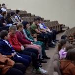 В Уфе партийцы навестили школьников, которые приехали из Луганска