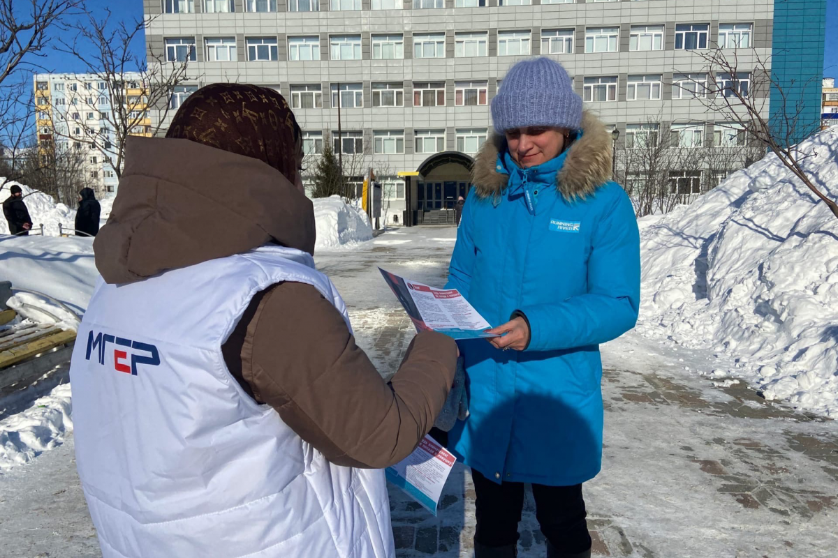 Молодогвардейцы города Радужный провели акцию «Сообщи, где торгуют смертью!»