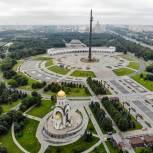 Петр Толстой предложил провести всенародную акцию поддержки армии и Президента в Парке Победы