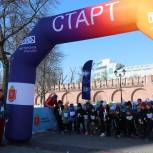 В Туле при поддержке «Единой России» прошел легкоатлетический забег «Мы вместе Крым»