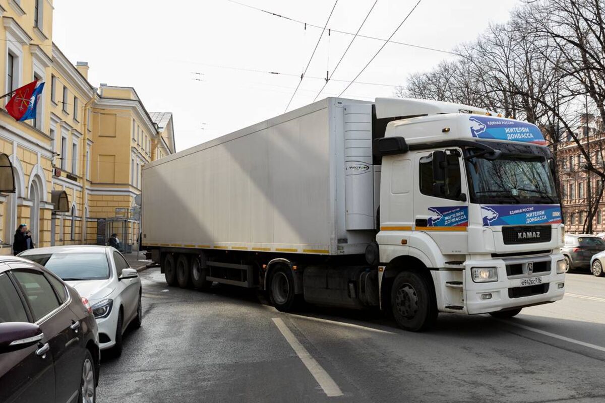 Петербург продолжает помогать: в Ростовскую область отправилась ещё одна  фура с гуманитарным грузом для Донбасса и его жителей