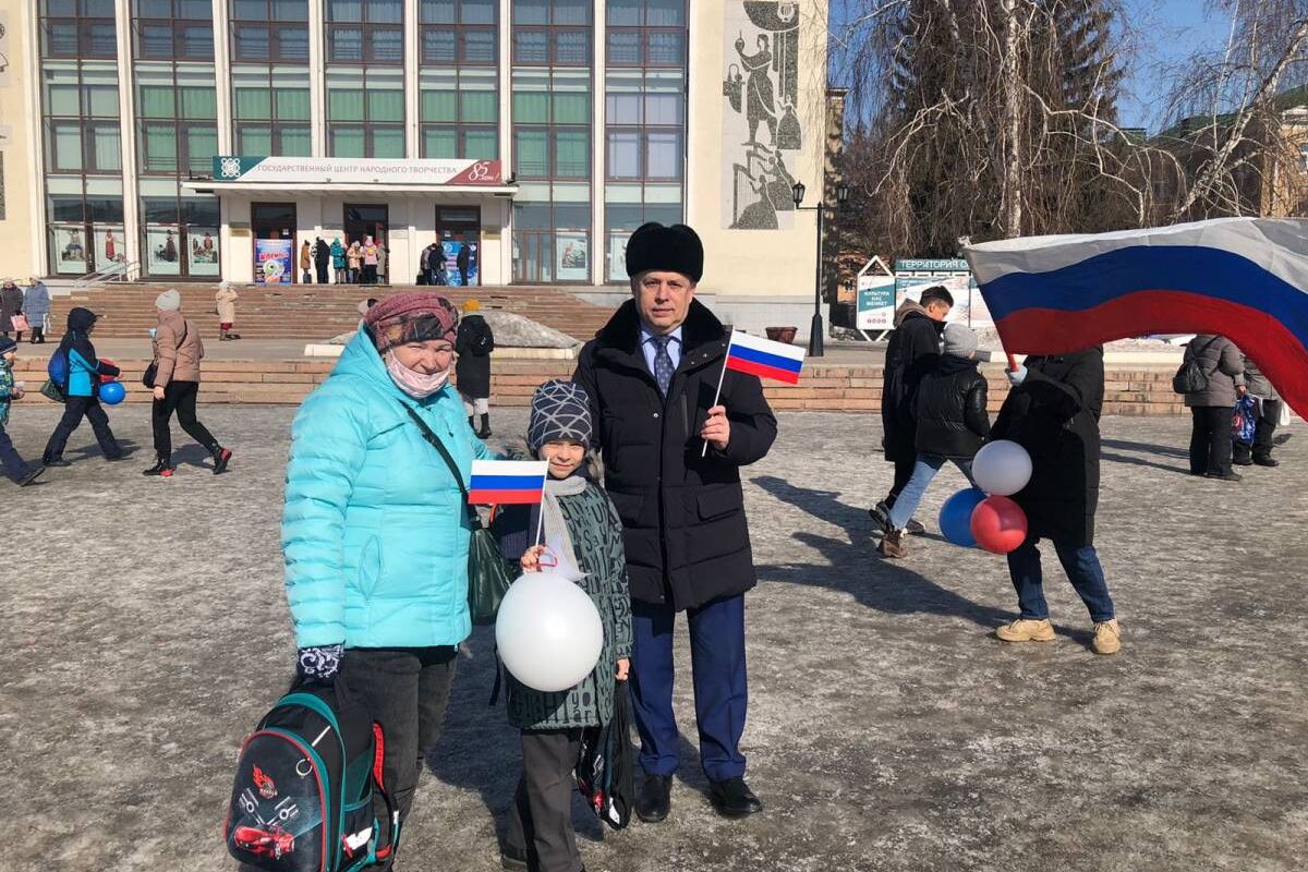 В Омске прошли патриотические акции «Своих не бросаем»