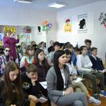 В Нязепетровском районе партийцы поздравили с 20-летием газету школьников района «Калейдоскоп»
