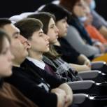 Петербургские единороссы провели кинолекторий для школьников на «Ленфильме»