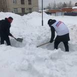 Молодая Гвардия Единой России Советского района продолжает борьбу со снегом
