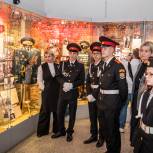 Единороссы организовали для кадетов московской школы экскурсию в Центральный музей Вооруженных Сил РФ