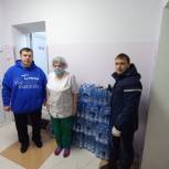 Волонтёры доставили питьевую воду медикам Читы