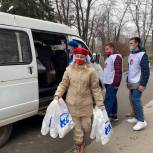 Партийцы и волонтеры передали гуманитарную помощь для детей в пункт временного размещения