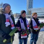 Молодогвардейцы поздравили дам Свердловской области с весенним праздником