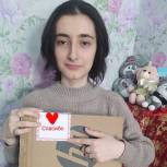 В Дагестане единороссы вручили школьнице ноутбук