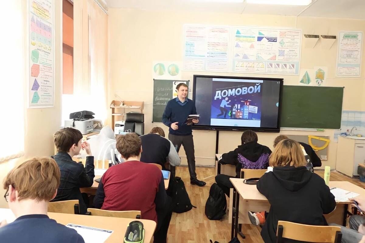 На юго-западе столицы единороссы провели для школьников игру «Домовой»