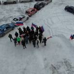 В Екатеринбурге сторонники партии устроили автопробег в честь российской армии