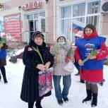 Кореневские единороссы дали старт акции «Дарите женщинам цветы»