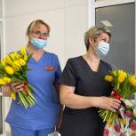 В преддверии 8 марта активисты «Единой России» поздравили женщин-медиков
