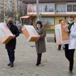 Депутаты доставили рециркуляторы и очистители воздуха в поликлинику Майкопа