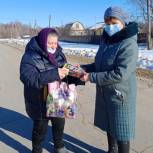 Активисты местных отделений «Единой России» доставляют книги жителям и помогают гражданам ЛНР и ДНР
