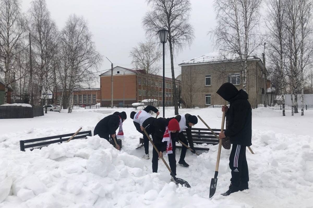 Молодая Гвардия Единой России Советского района продолжает борьбу со снегом