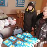 «Zащитникам Отечества»: воспитанники Губкинского социально-реабилитационного центра передали открытки, сделанные своими руками