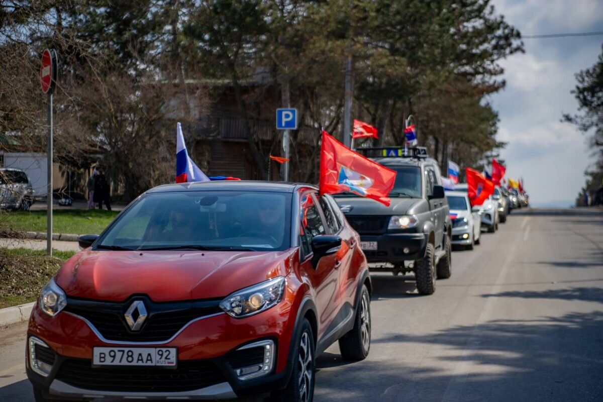 Единая Россия» приняла участие в автопробеге, посвящённом восьмилетию со  дня воссоединения Крыма и Севастополя с Россией