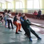 Павлоградские единороссы помогают местным школьникам проводить весенние каникулы с пользой