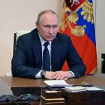 Владимир Путин подписал законы об ответственности за фейки о действиях ВС России и их дискредитацию