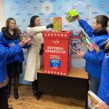 Более 4000 игрушек для детей Донбасса передали единороссы и жители запада Москвы