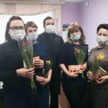 Активисты «Единой России» поздравили с 8 марта женщин в регионах