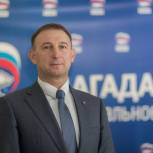Эдуард Козлов поздравил женщин с 8 Марта