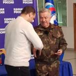 Почти тысяча жителей Луганской Народной республики получили партийные билеты «Единой России»