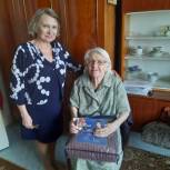 Евгений  Свеженцев поздравил жительницу Калининского района   с  95-летним  юбилеем