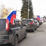 В Осинниках депутаты-единороссы организовали автопробег в поддержку российской армии