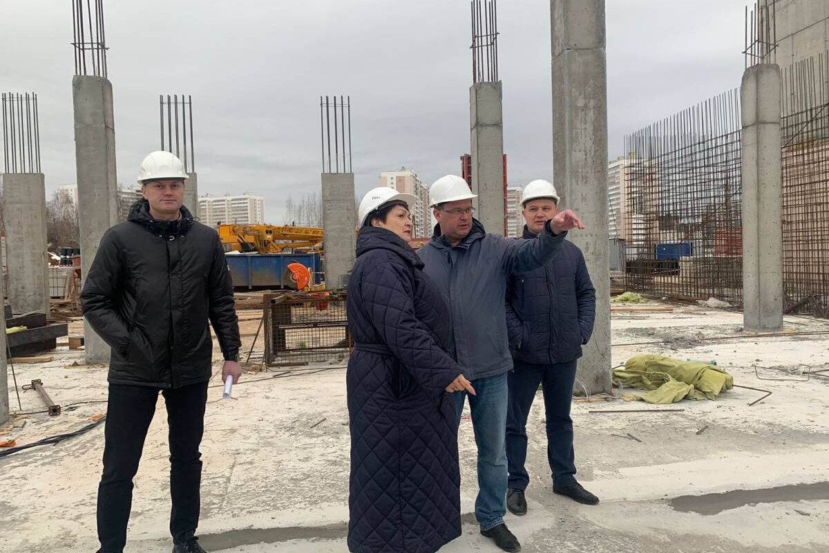 В Кирове провели осмотр строящихся школ