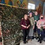 При поддержке «Единой России» жители регионов изготавливают маскировочные сети и окопные свечи для участников СВО