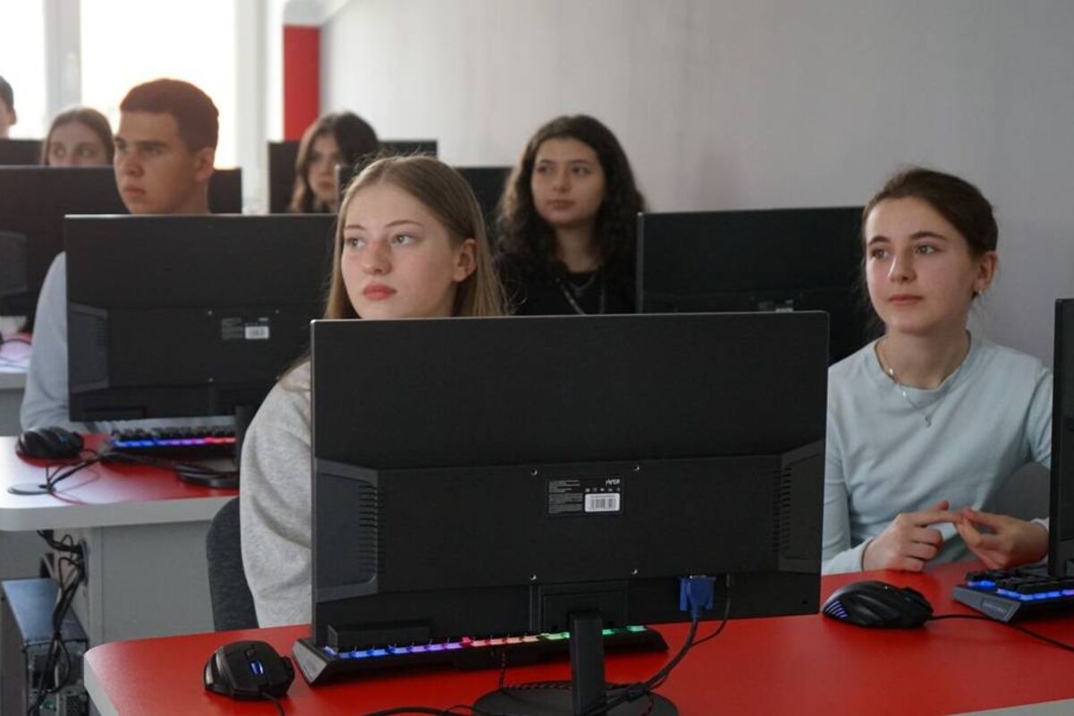 Школьники КЧР присоединились к акции День IT-профориентации