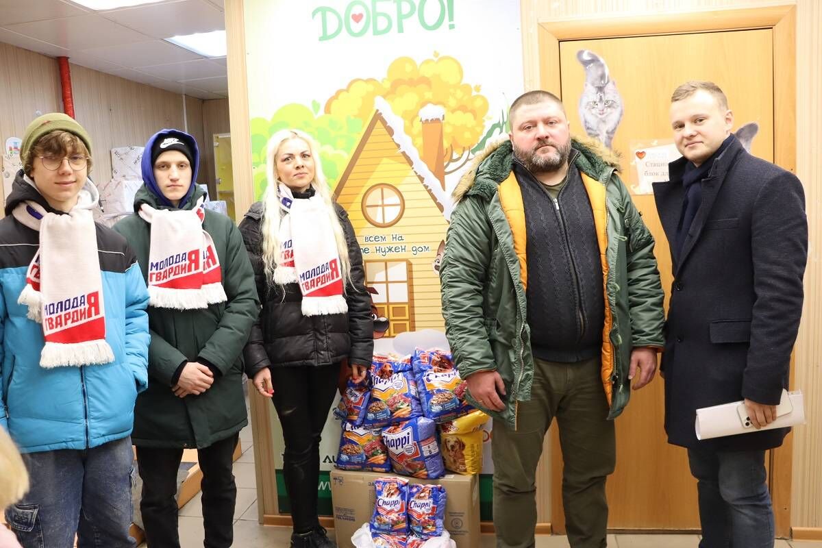 Депутат Омского горсовета, член фракции «Единая Россия» Юрий Иванищев посетил приют для бездомных животных «Омские хвостики»
