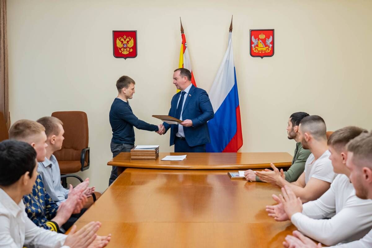 «Единая Россия» в регионе оказывает поддержку профессиональным борцам