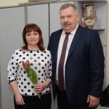 «Единая Россия» в Мартыновском районе поздравила с 8 марта семьи участников СВО
