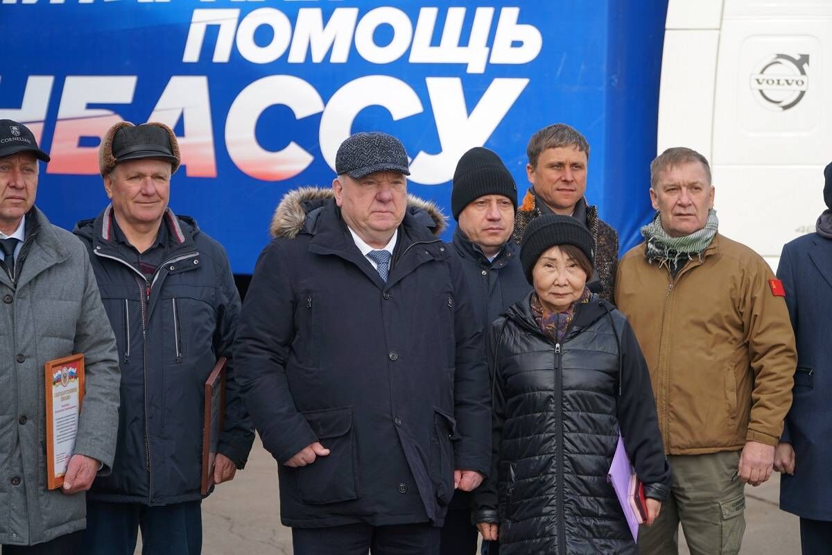Шестой гуманитарный конвой отправил в зону спецоперации Герой России Владимир Шаманов
