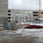Руководитель ЦИК «Единой России» проверил, как идет строительство школы в Медвежьегорске