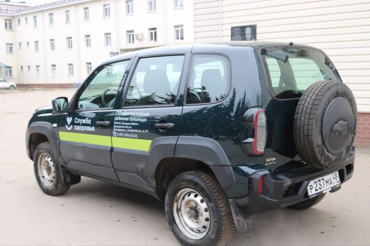Долгоруковская больница получила новый автомобиль для медработников