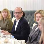 Александр Бречалов поздравил жен и матерей участников спецоперации с наступающим Международным женским днем