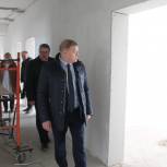 Виктор Горбунов и Сергей Мельников ознакомились с ходом ремонта Порецкой ЦРБ