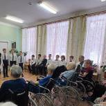 Верх-Исетские партийцы организовали концерт в отделении паллиативной помощи